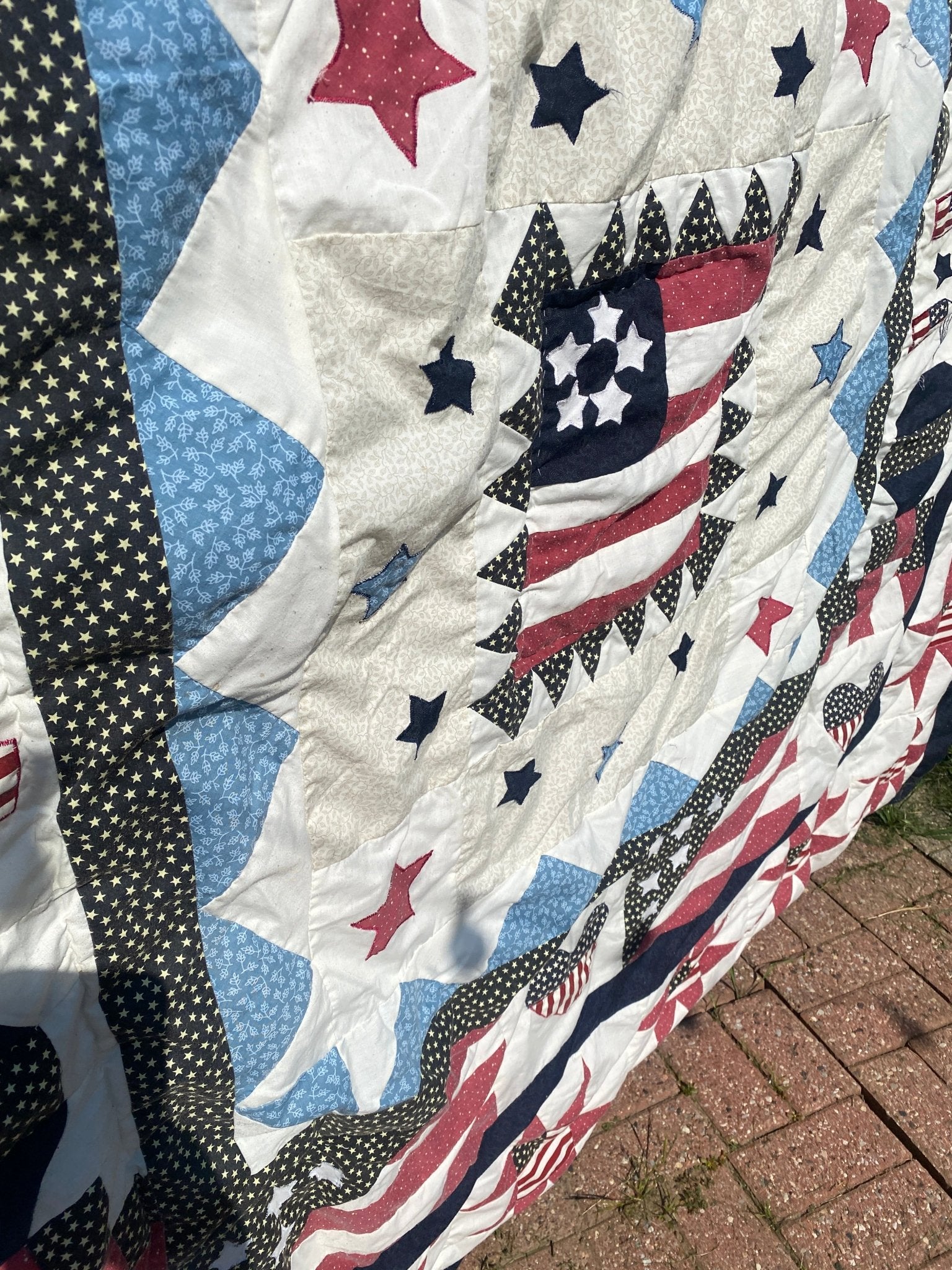 Vintage handmade quilt selling