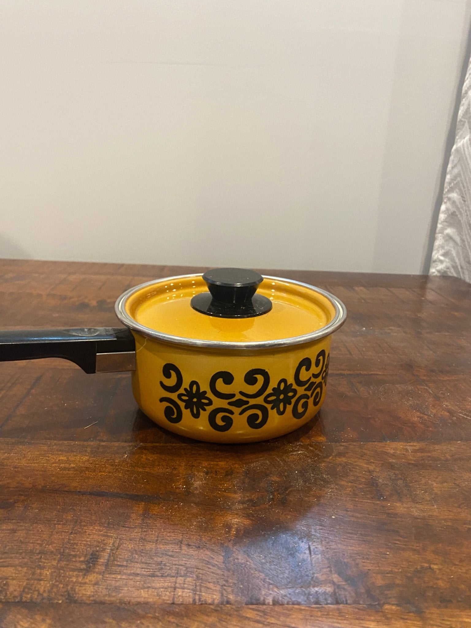 Vintage 1970s Enamel Pot & Lid - Mustard with Scandinavian Design - Perth Market