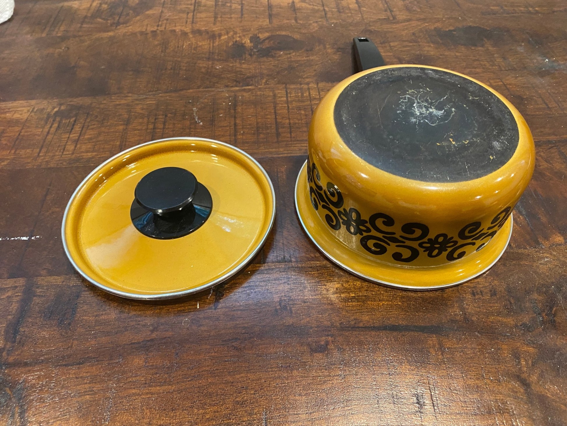 Vintage 1970s Enamel Pot & Lid - Mustard with Scandinavian Design - Perth Market