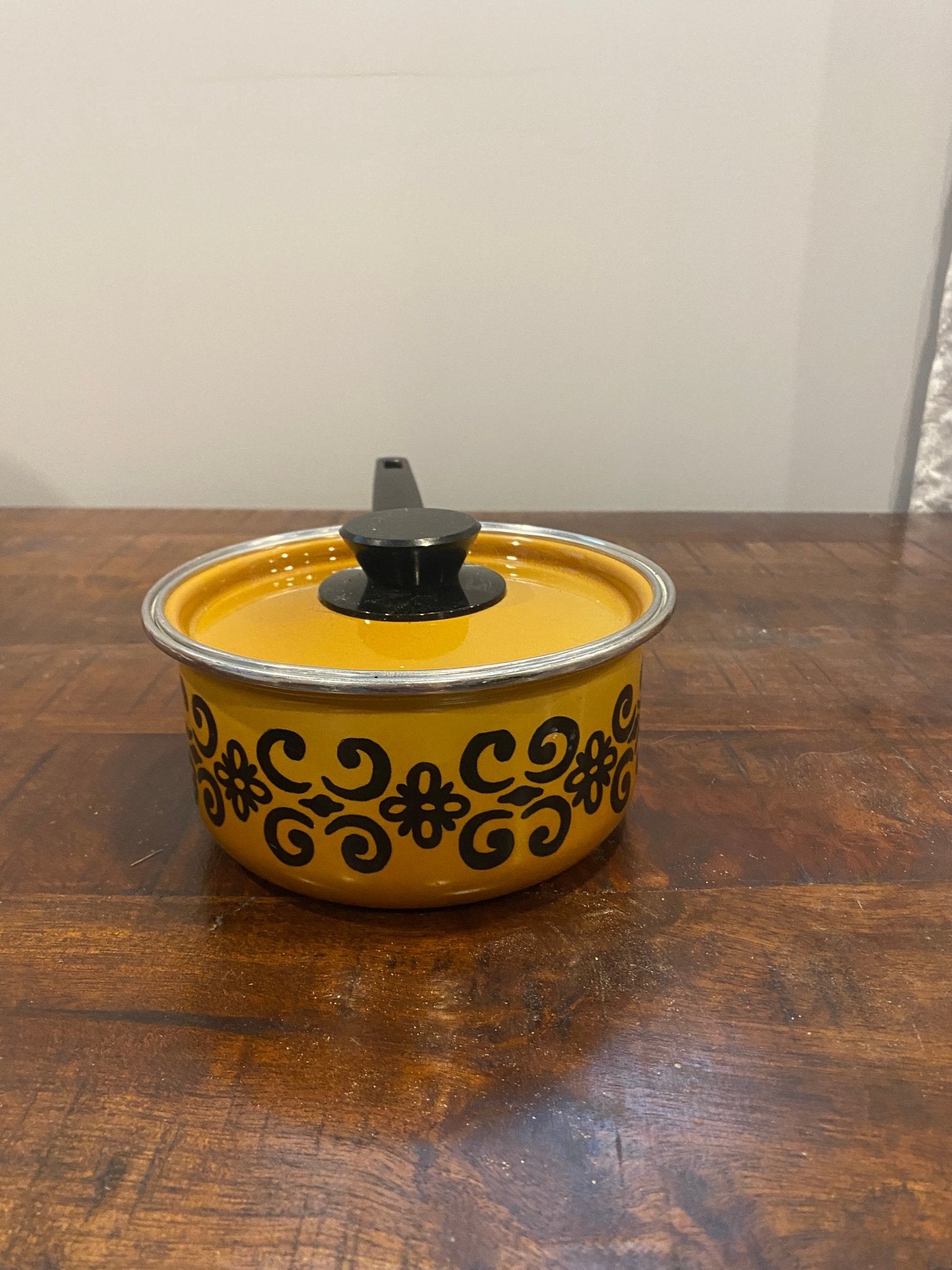 Vintage 1970s Enamel Pot & Lid - Mustard with Scandinavian Design - Perth Market