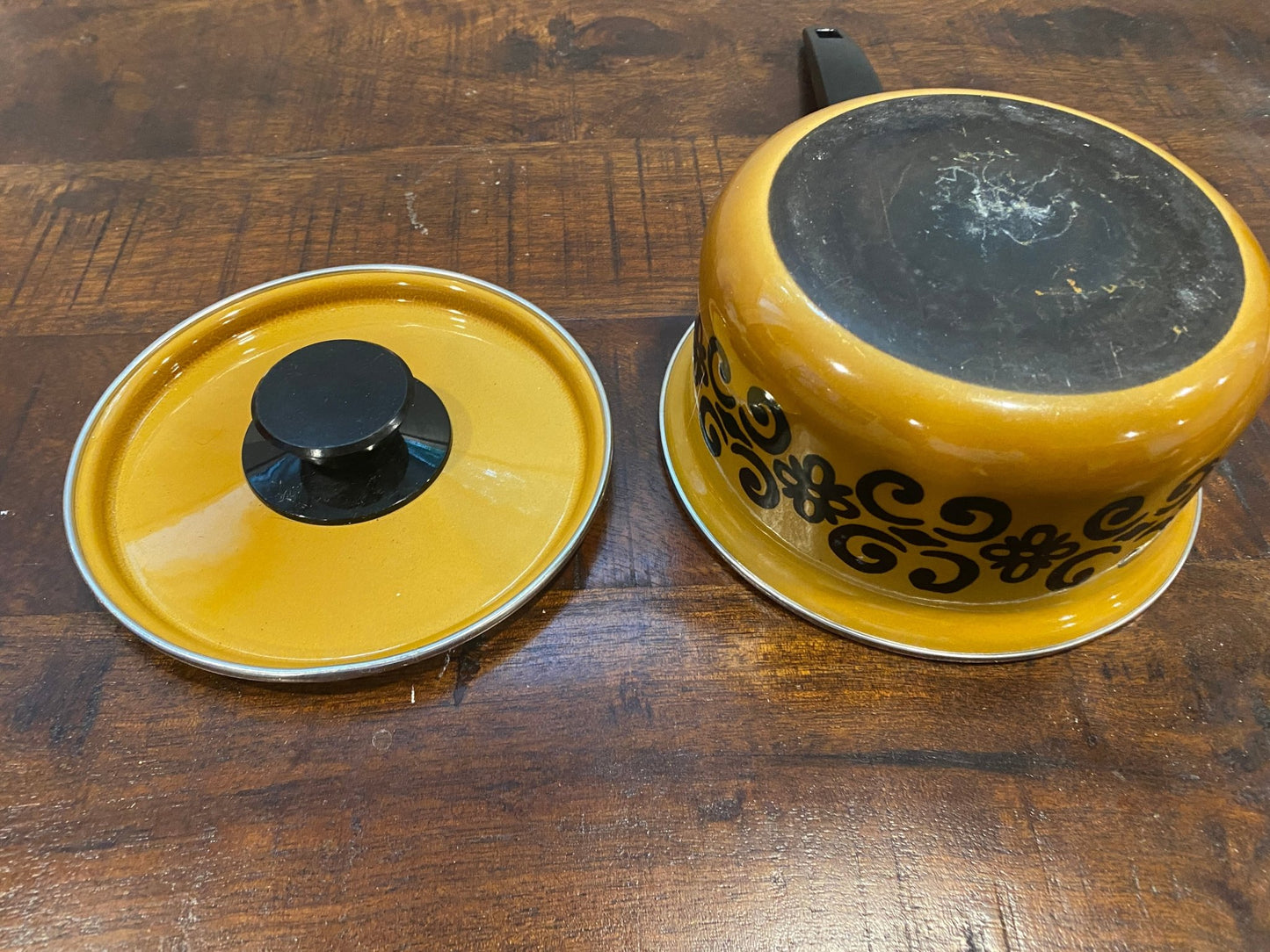 Vintage 1970s Enamel Pot & Lid - Mustard with Scandinavian Design - Perth Market